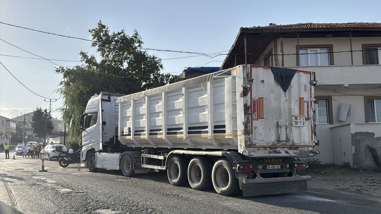 Kırklareli'nde Tır Çarptı: Bir Kadın Ağır Yaralandı