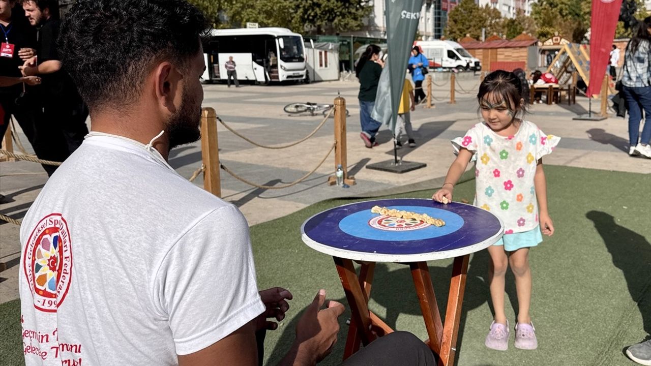Kırşehir'de Geleneksel Oyunlar Tırı Çocuklarla Buluştu