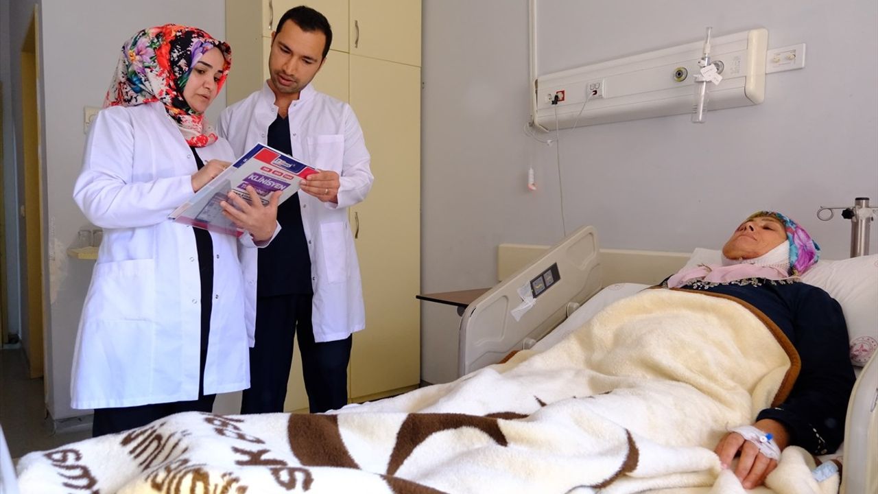 Kısmi Yüz Felcini Yenerek Sağlığına Kavuştu