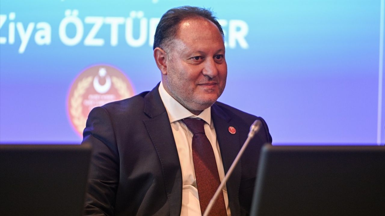 KKTC Cumhuriyet Meclisi Başkanı Öztürkler, Gençlerle Buluştu