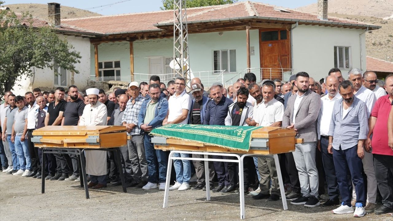 Konya'da Trajik Trafik Kazası: İkiz Kardeşler Defnedildi