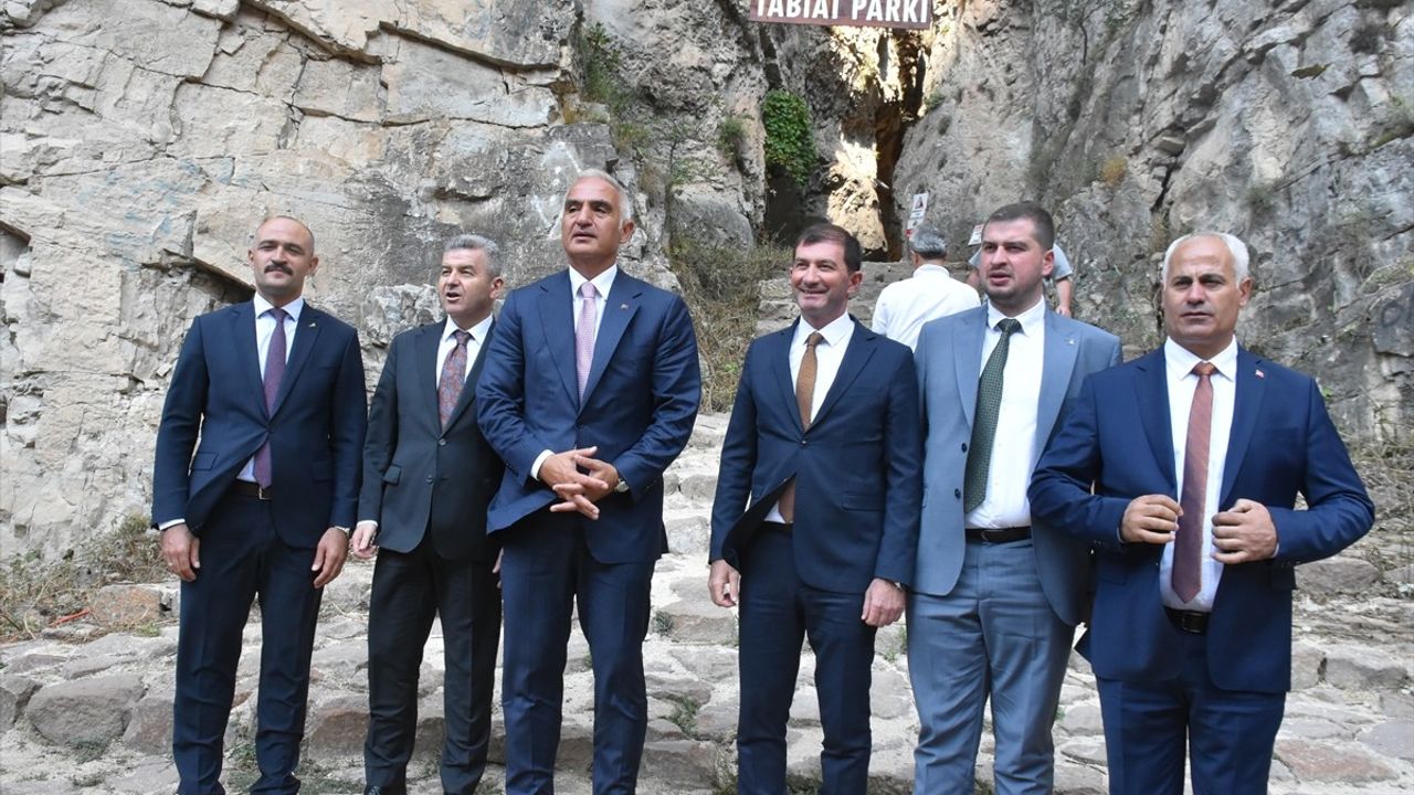 Kültür ve Turizm Bakanı Ersoy Artvin'de İncelemelerde Bulundu