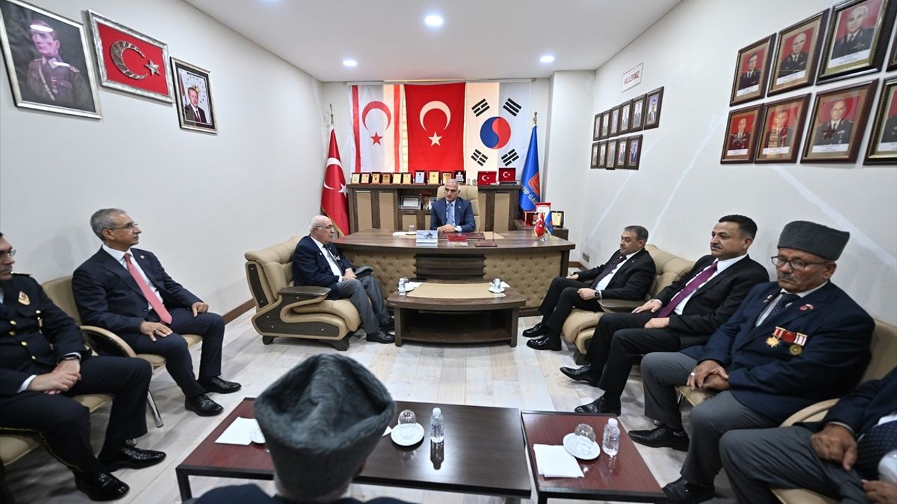 Kültür ve Turizm Bakanı Ersoy, Gaziler Günü'nde Şanlıurfa'da Gazileri Ziyaret Etti