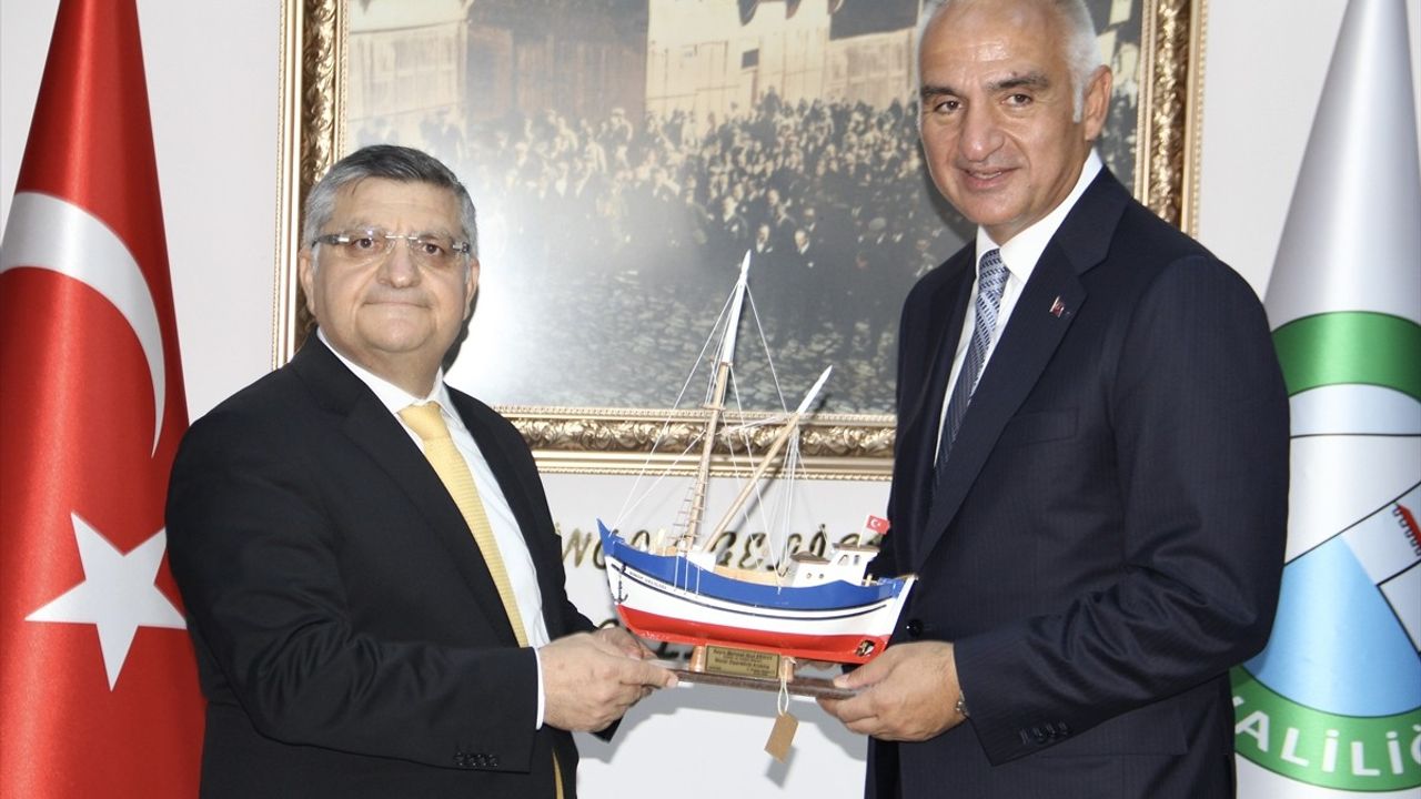 Kültür ve Turizm Bakanı Ersoy Sinop'ta İncelemelerde Bulundu