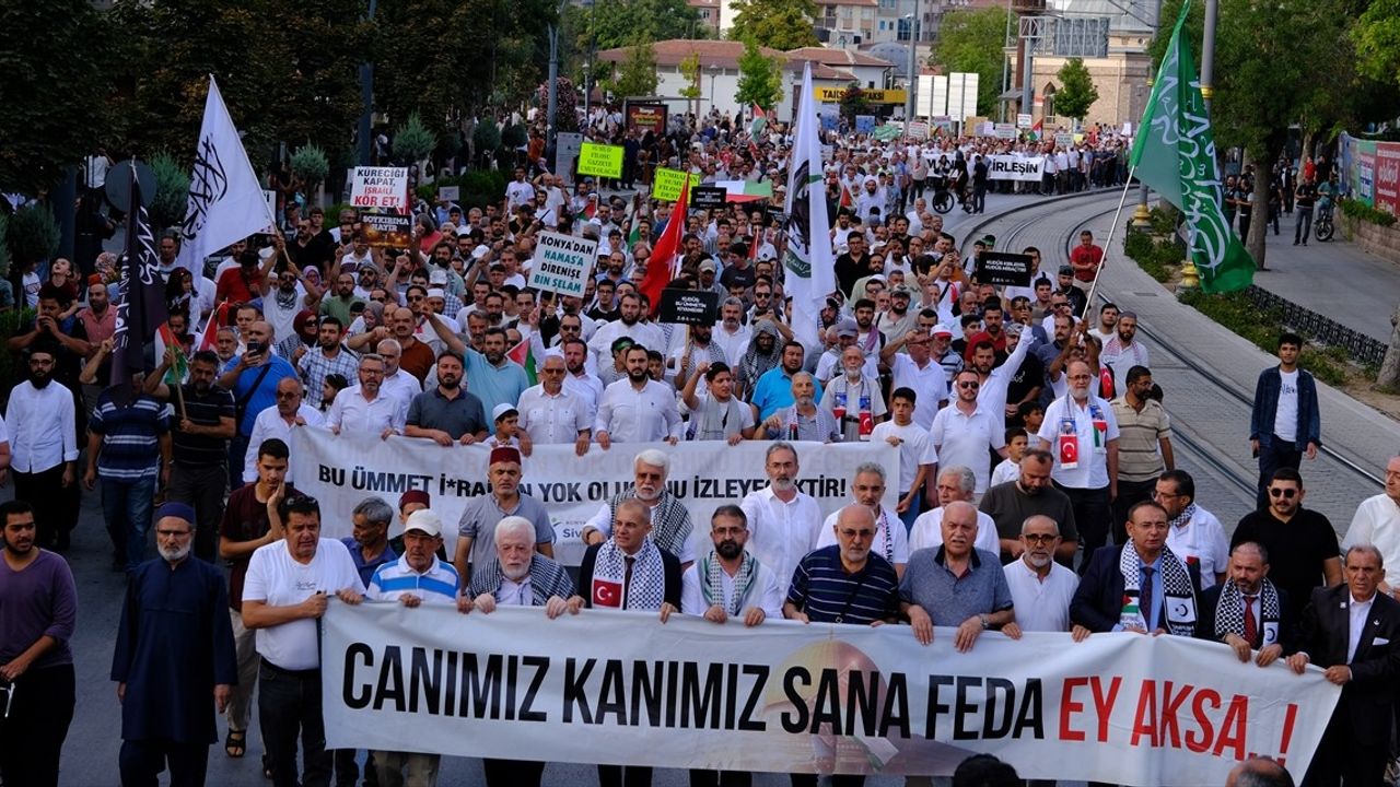 Küresel Sumud Filosu İçin Konya ve Aksaray'da Destek Yürüyüşleri Düzenlendi