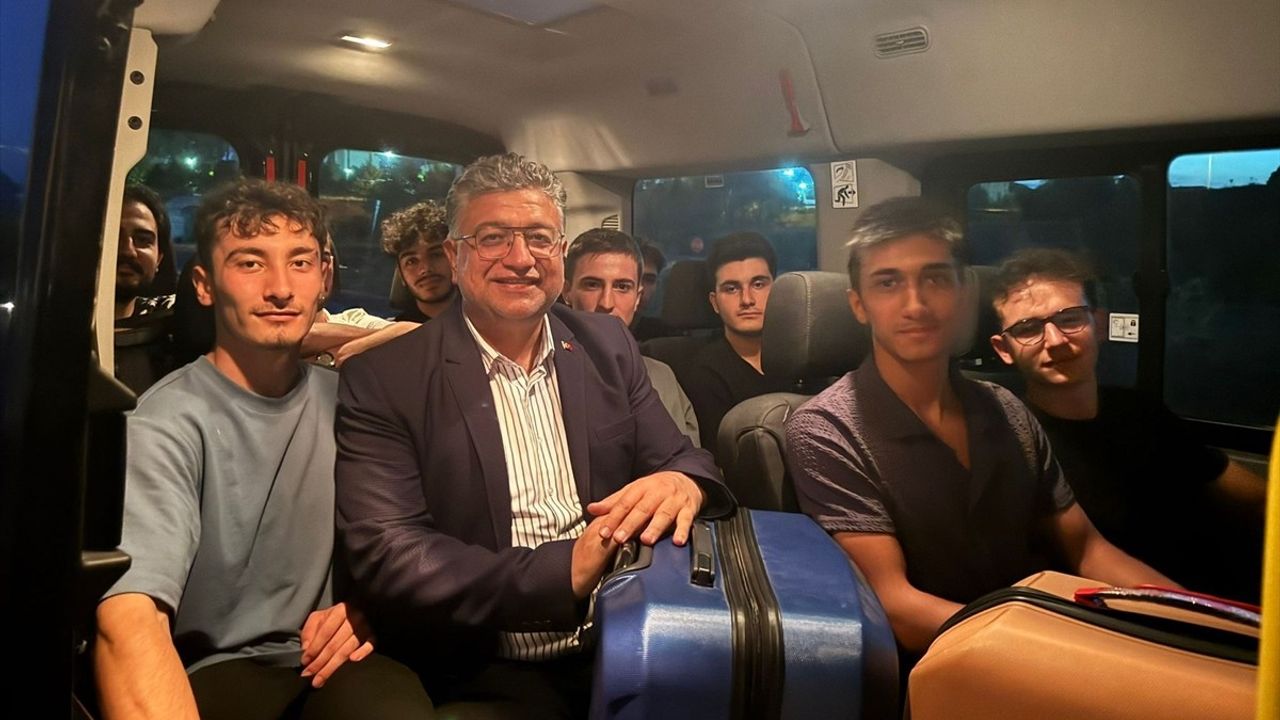 Kütahya Dumlupınar Üniversitesi'nde Yeni Öğrenciler Coşkuyla Karşılandı