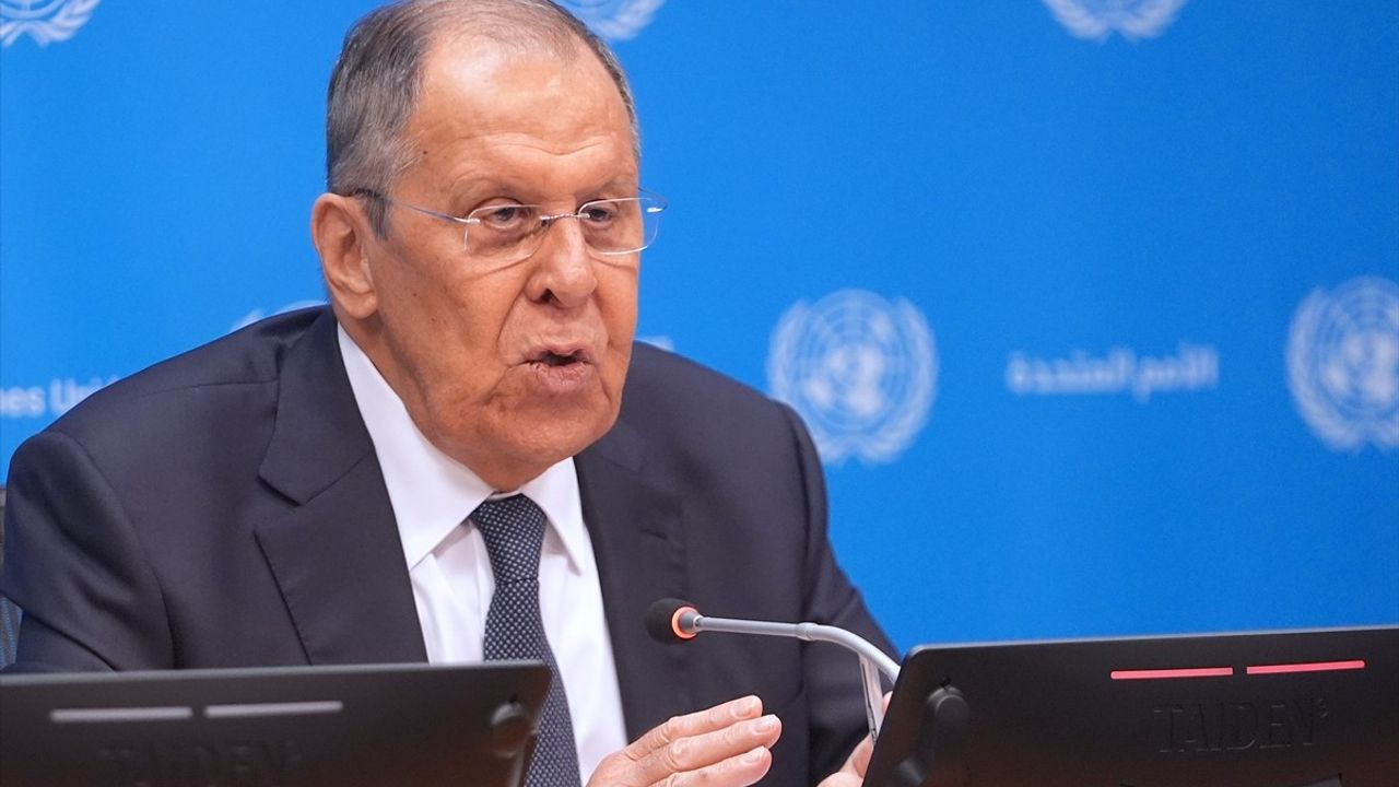 Lavrov'dan Batılı Devletlere Sert Uyarı: Hava Saldırısına Cevap Veririz