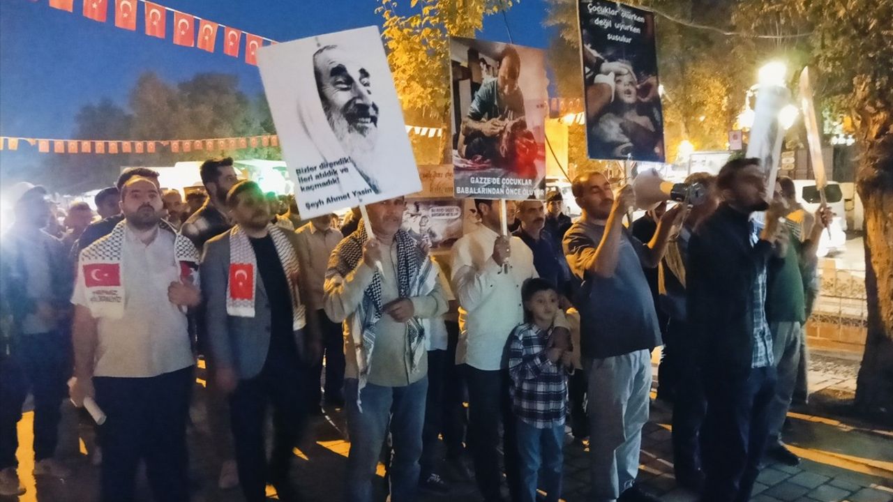Malatya'da Gazze İçin Destek Yürüyüşü Düzenlendi
