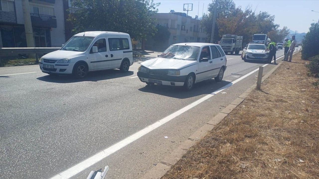 Manisa'da Otomobil Kazası: 60 Yaşındaki Kadın Hayatını Kaybetti