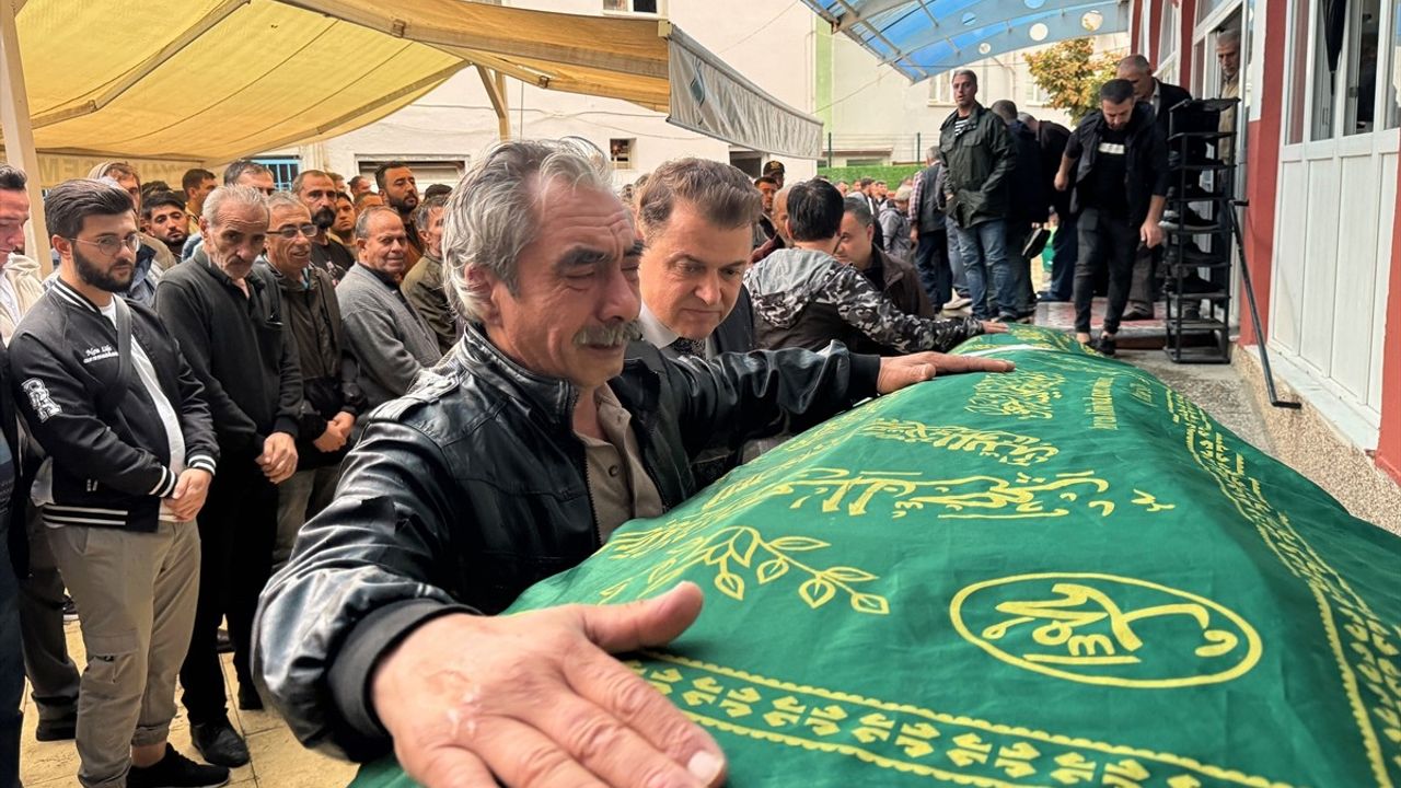 Manisa'da Trafik Kazası: 5 Ölü, 6 Yaralı