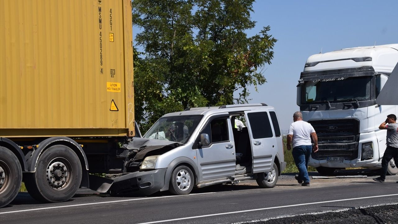 Manisa'da Zincirleme Trafik Kazası: 6 Yaralı