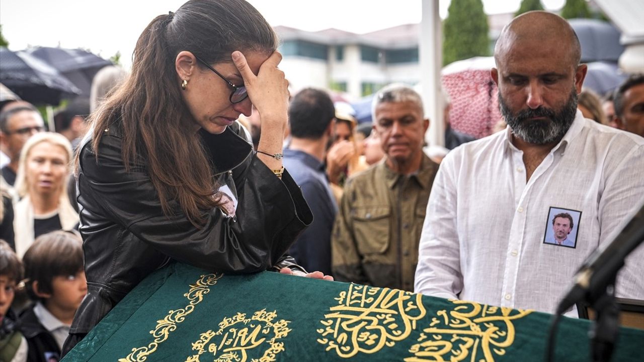 Marmara Denizi'nde Teknesi Parçalanan Halit Yukay Son Yolculuğuna Uğurlandı