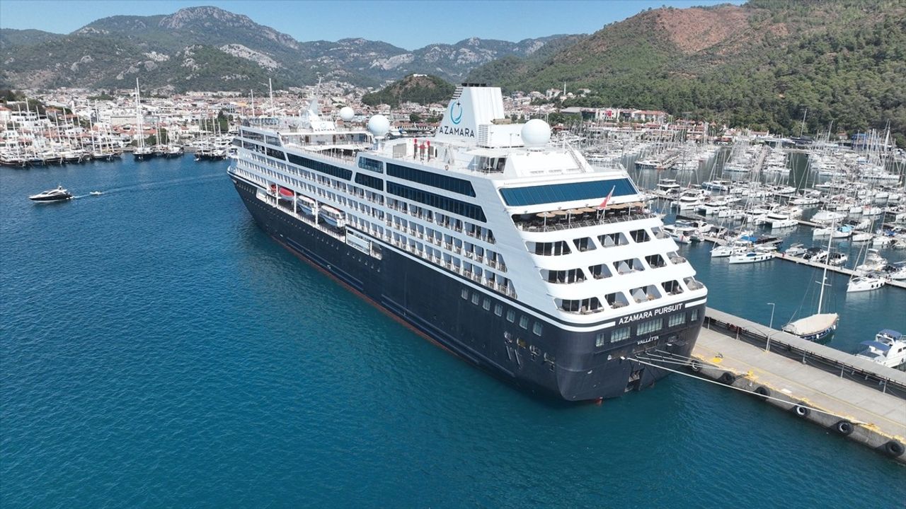 Marmaris'e Gelen Azamara Pursuit Kruvaziyeri 680 Yolcu Taşıdı