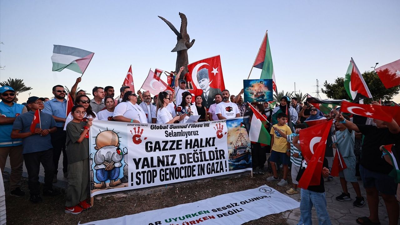 Mersin'de Küresel Sumud Filosu'na Destek Etkinliği