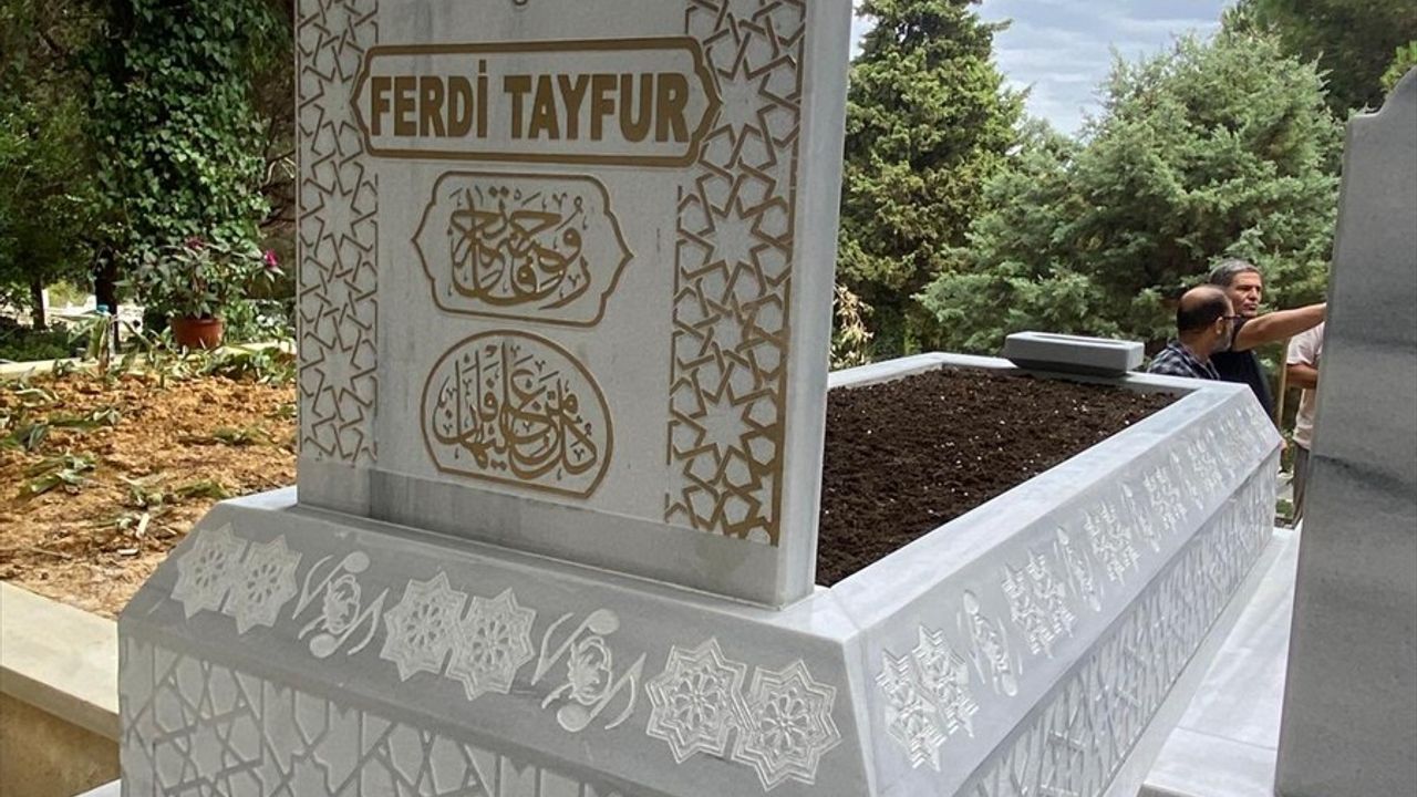 MHP Lideri Bahçeli, Ferdi Tayfur'un Kabri İçin Anlamlı Bir Adım Attı