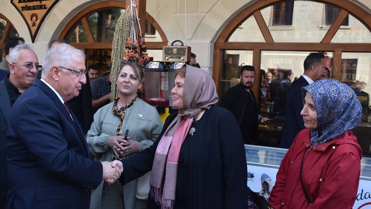 Milli Savunma Bakanı Güler Bayburt'ta Teröre Son Çağrısı Yaptı