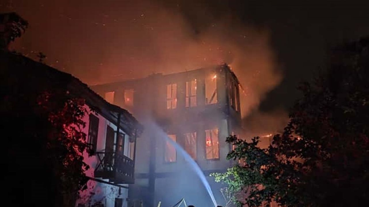 Mudurnu'daki Tarihi Konakta Yangın: İki Tutuklama