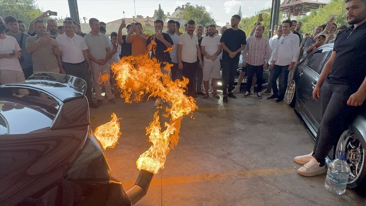 Muğla'da Modifiye Araç Tutkunları Bir Araya Geldi