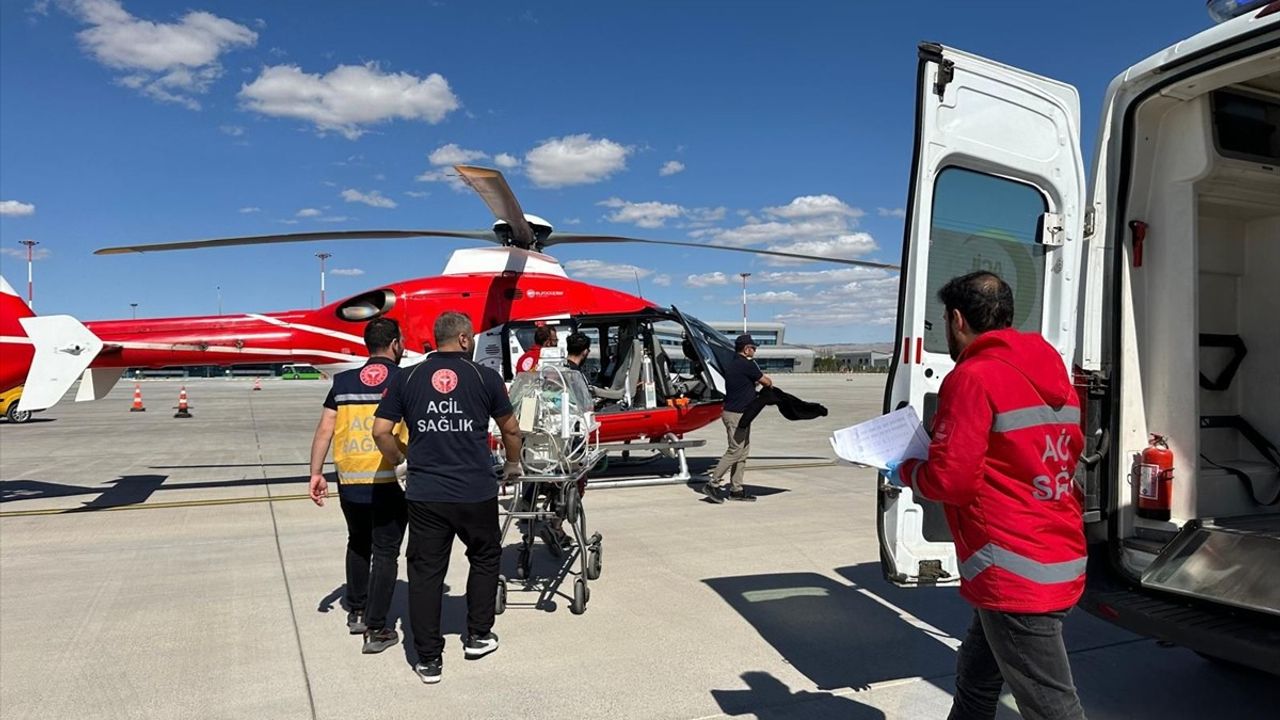 Muş'ta Asfiksi Tanısı Konulan Bebek Helikopterle Van'a Ulaştırıldı
