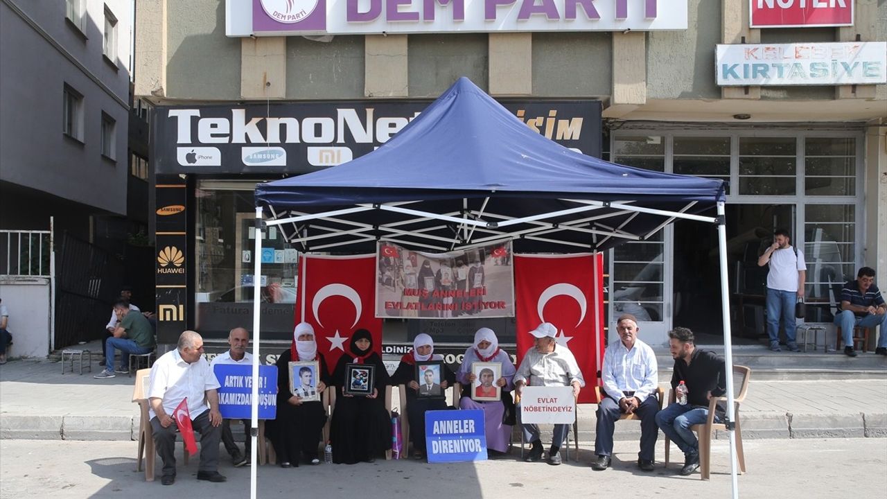 Muş'ta Çocuklarına Kavuşmak İçin Eylem Yapan Aileler