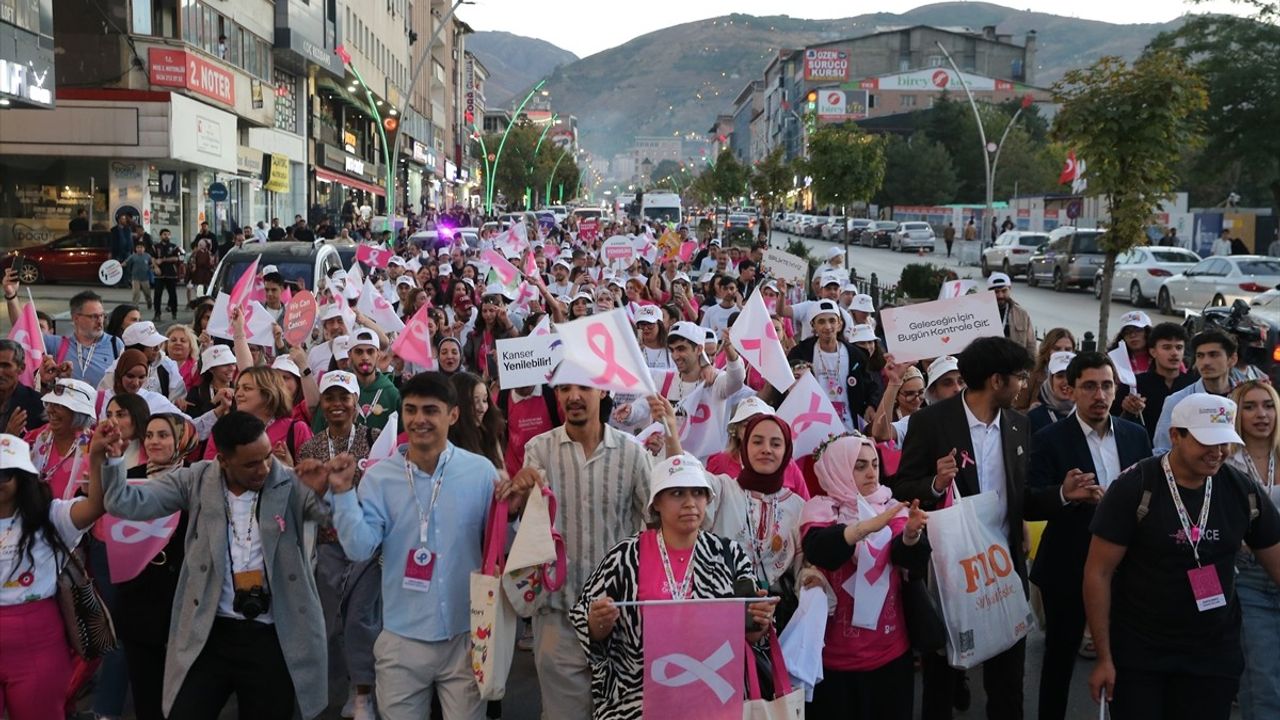 Muş'ta Kansere Dikkat Çeken Yürüyüş Düzenlendi