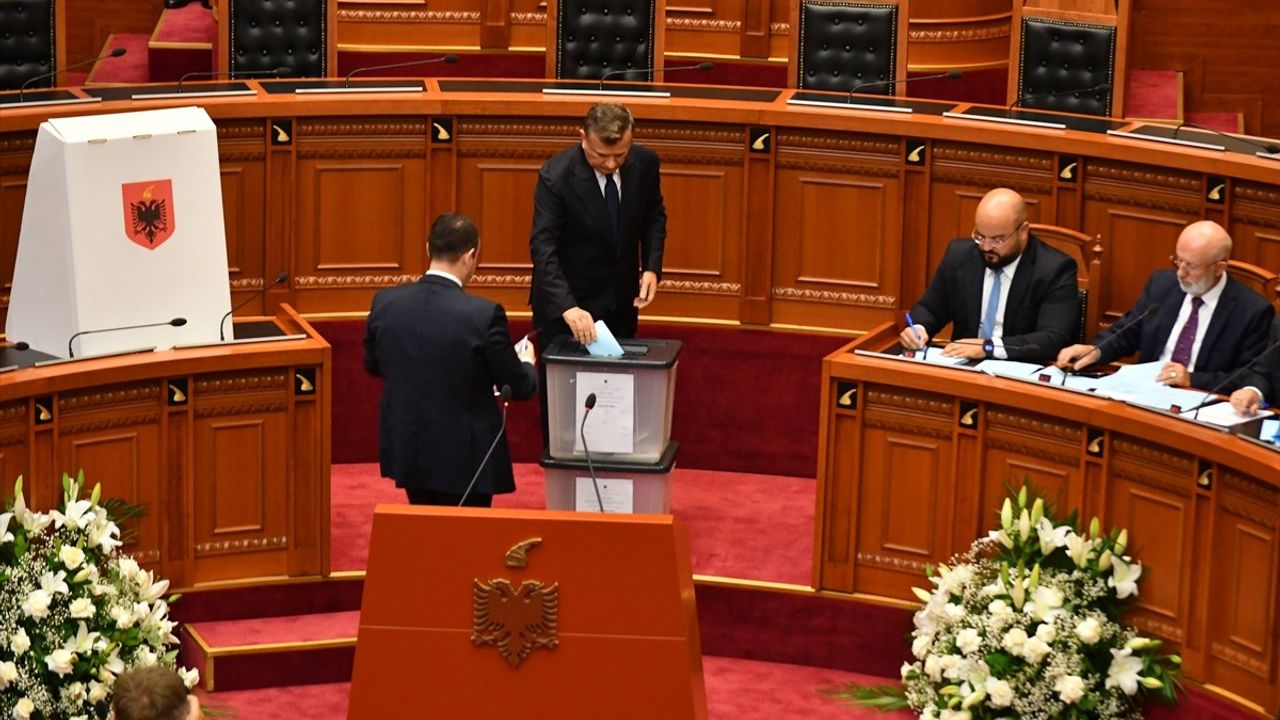 Niko Peleshi Arnavutluk Meclis Başkanı Oldu