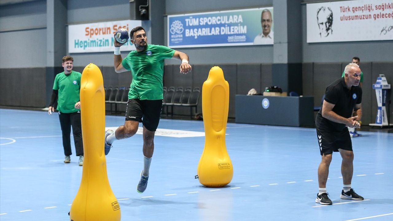 Nilüfer Belediyespor Hentbolda İddialı: Süper Kupa'nın Ardından Lige Hızla Başladı