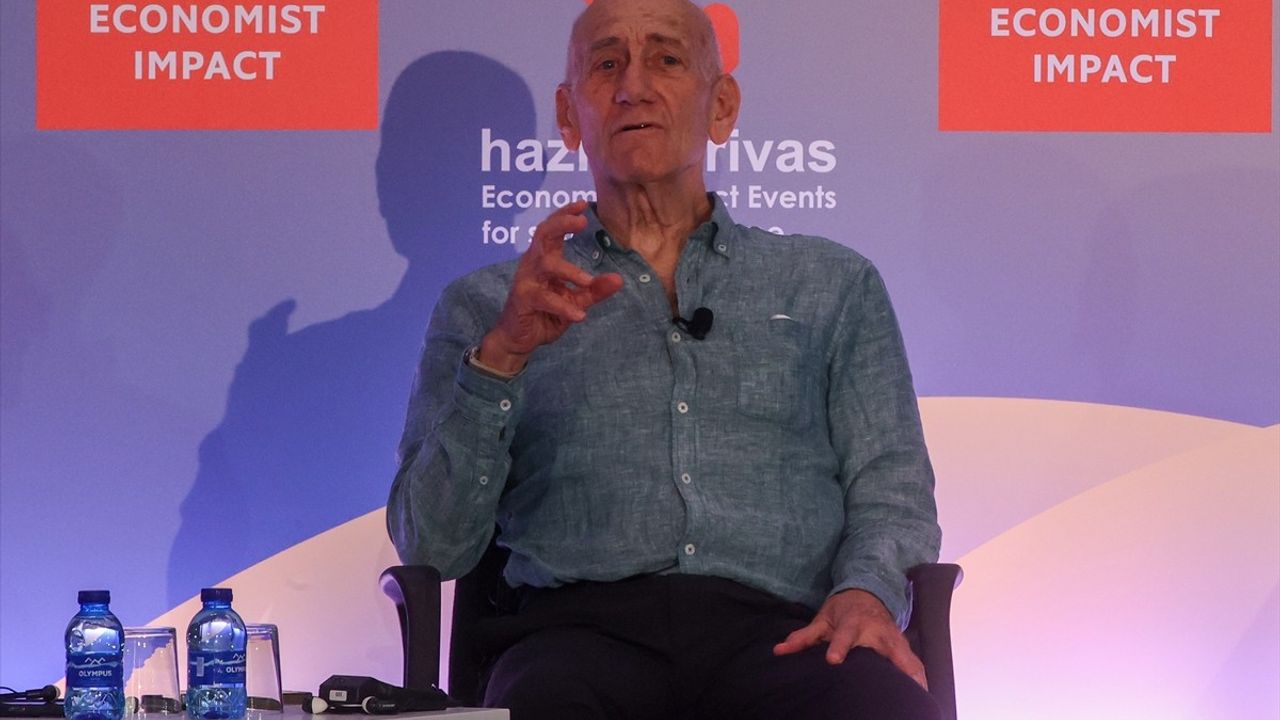 Olmert: Netanyahu'ya Kimse Kulak Almıyor