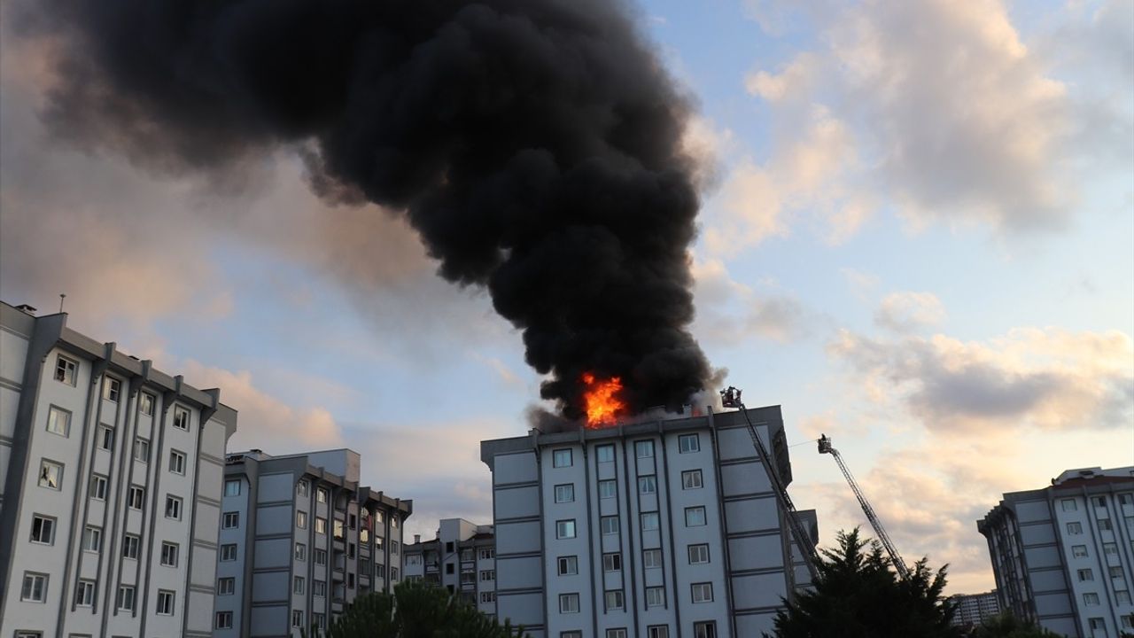 Ordu'da 8 Katlı Binanın Çatısında Yangın Çıktı