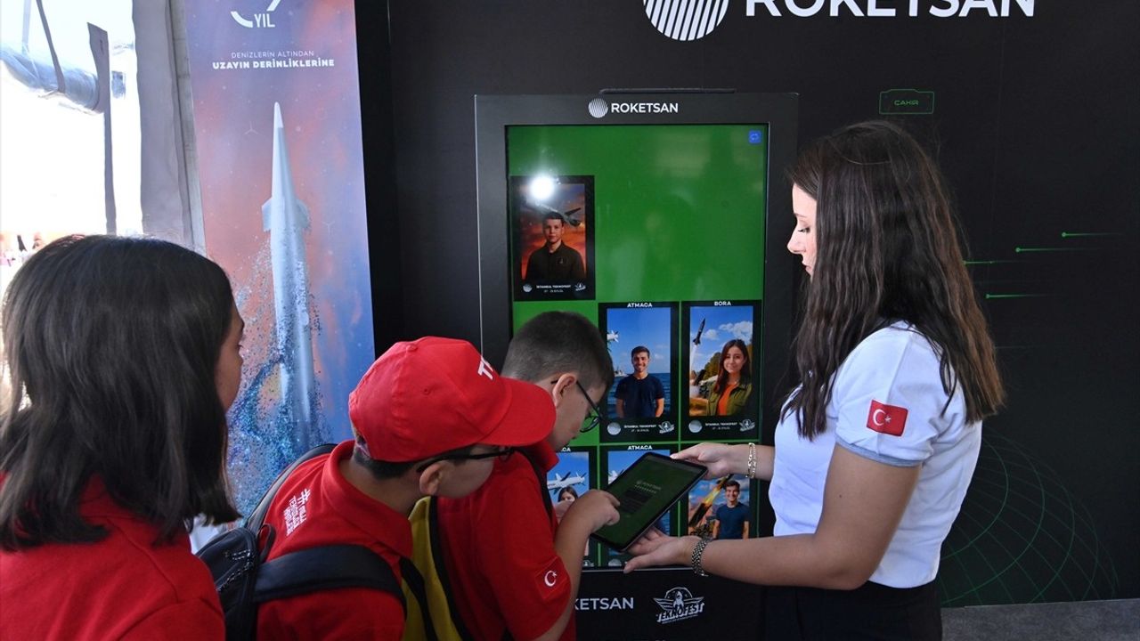Roketsan, TEKNOFEST'te Geleceğin Mühendislerini Destekliyor