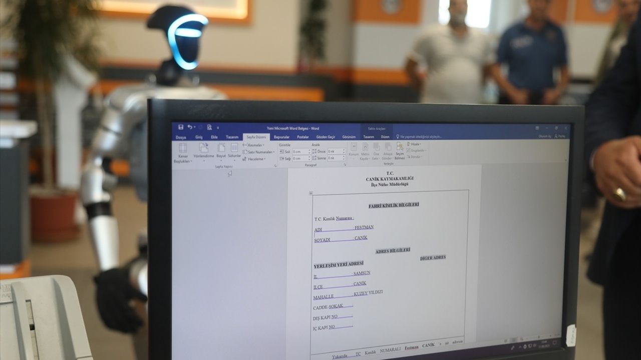 Samsun'da Insansı Robot 'Fastman'a Temsili Kimlik Verildi
