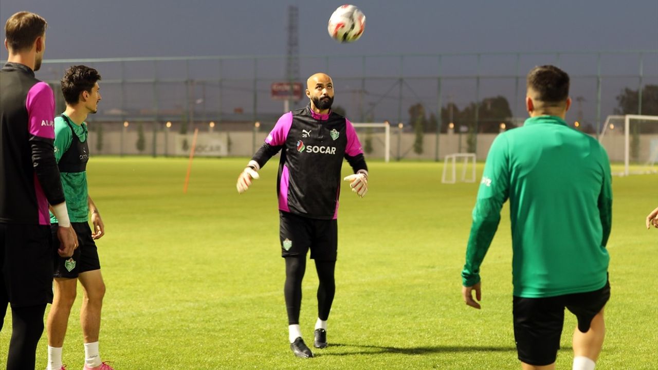Sinan Bolat, Iğdır FK'nın Kalesini Koruuyor