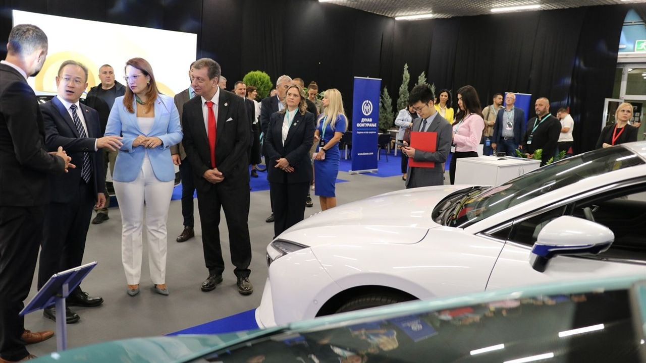 Sırbistan'da Elektrikli Araçlar Fuarı Açıldı