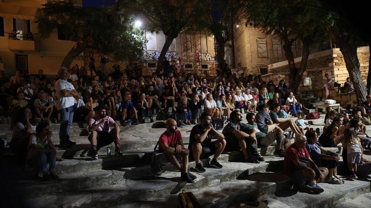 Siros Adası'nda Filistin Direnişine Dikkat Çeken Belgesel Gösterimi