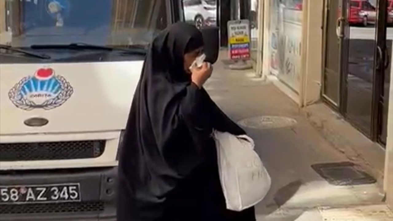 Sivas'ta Dilencinin Lahmacun İçinde Gizlediği Paralar Ele Geçirildi