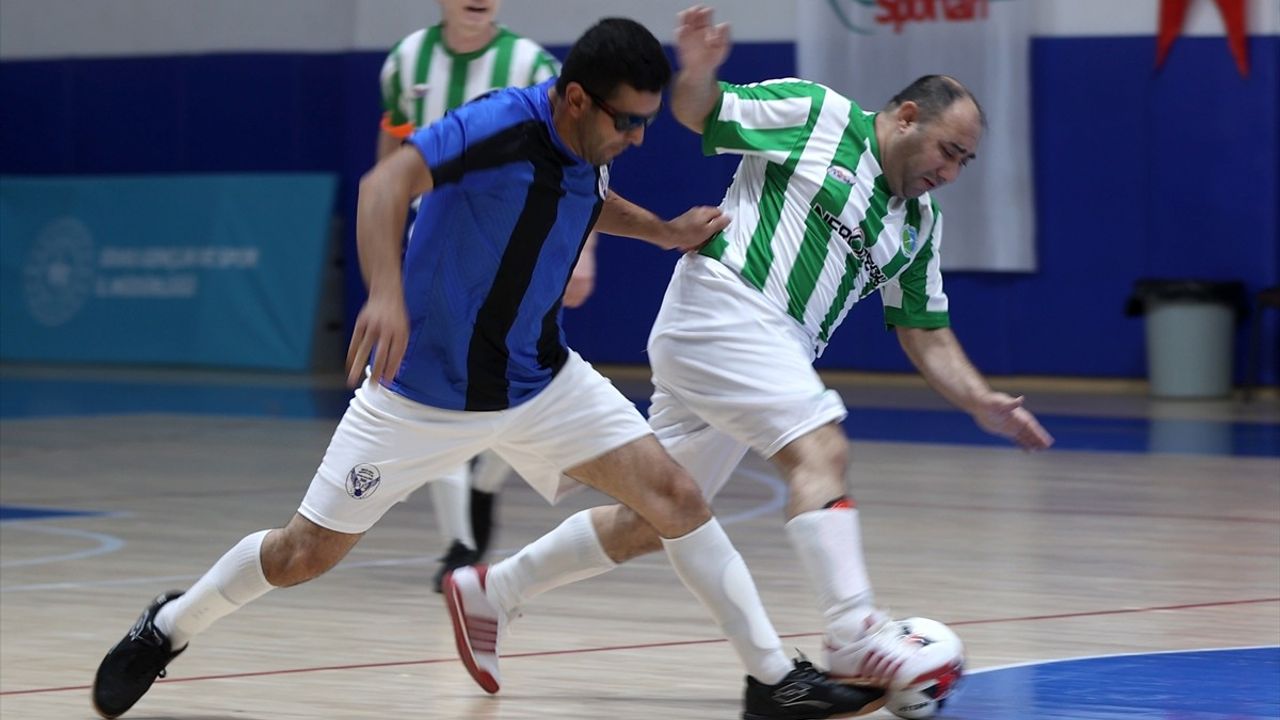 Sivas'ta Görme Engelliler Futsal Turnuvası Düzenlendi