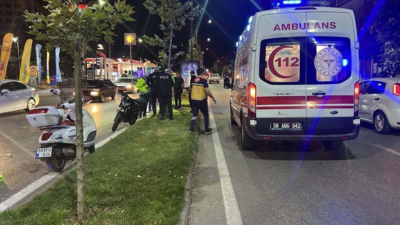 Sivas'ta Motosiklet Kazası: 2 Yaralı
