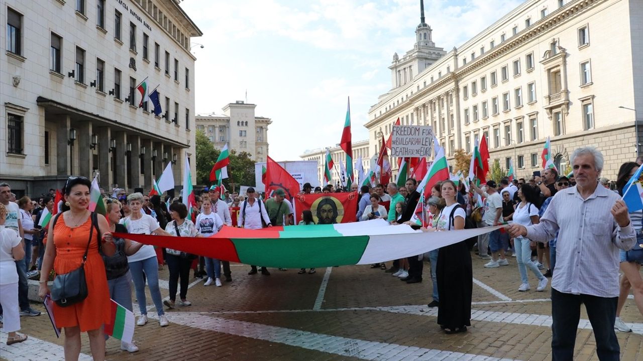 Sofya'da Avro Geçişine Karşı Protesto Düzenlendi