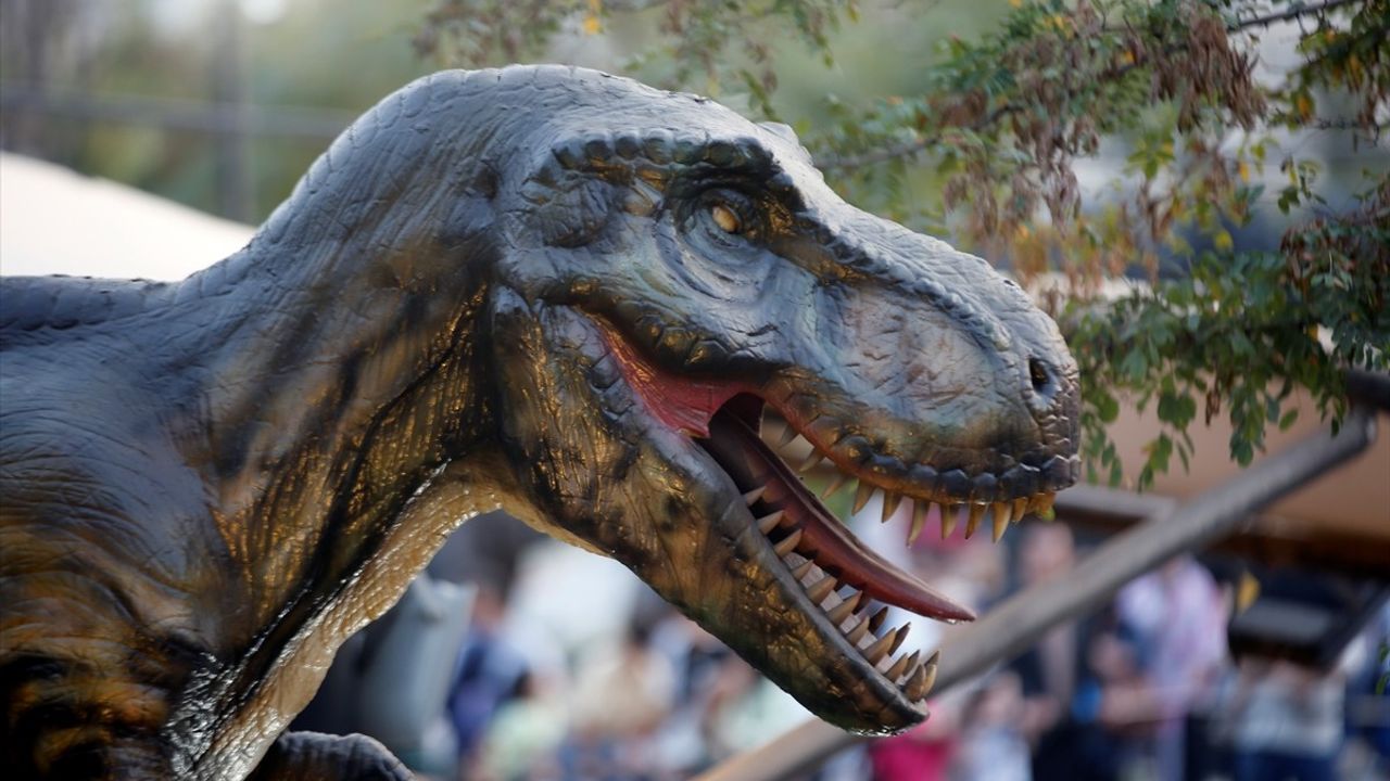 Tahran'daki Jurassic Park: Dinozor Çağını Yaşayın