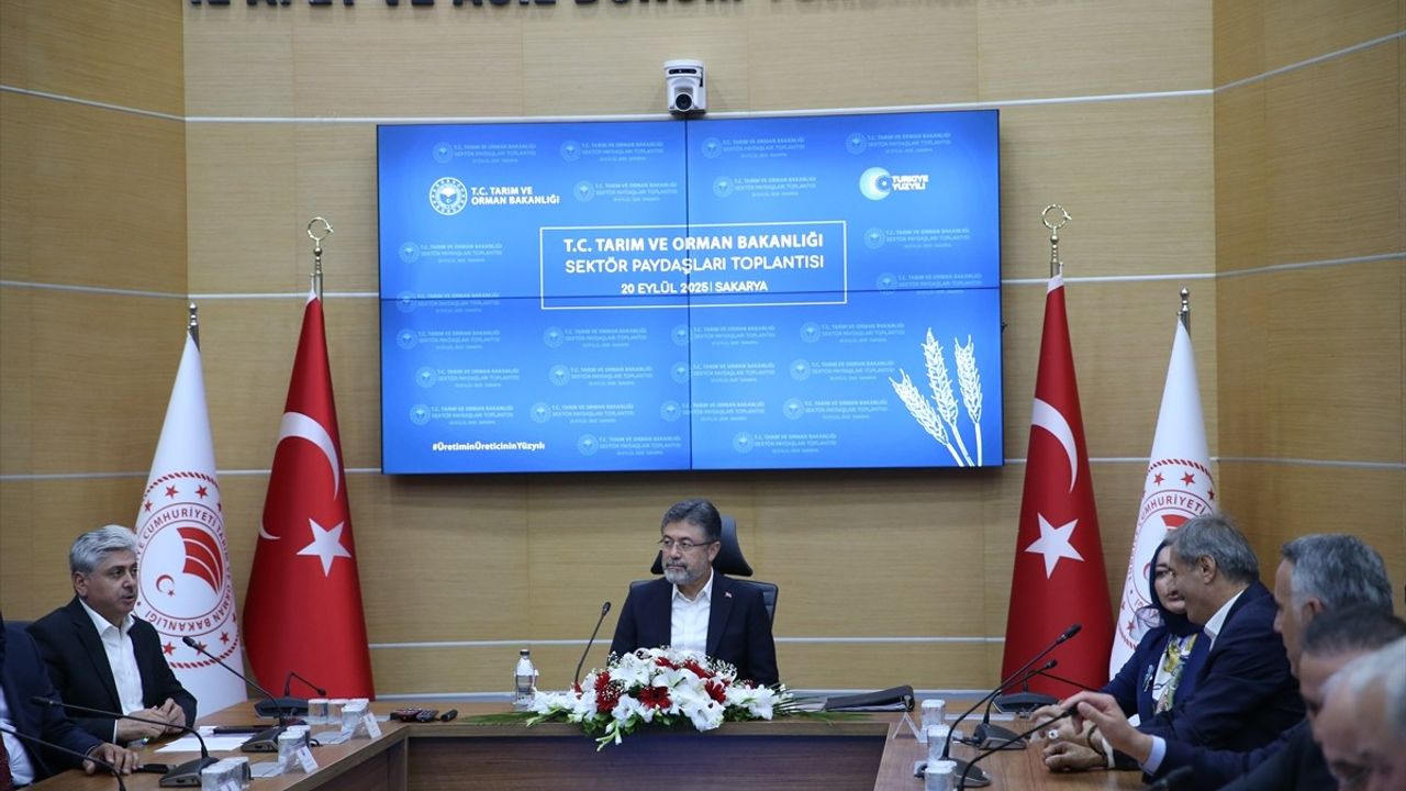 Tarım ve Orman Bakanı Yumaklı Sakarya'da Tarım Sektörünün Geleceğini Değerlendirdi