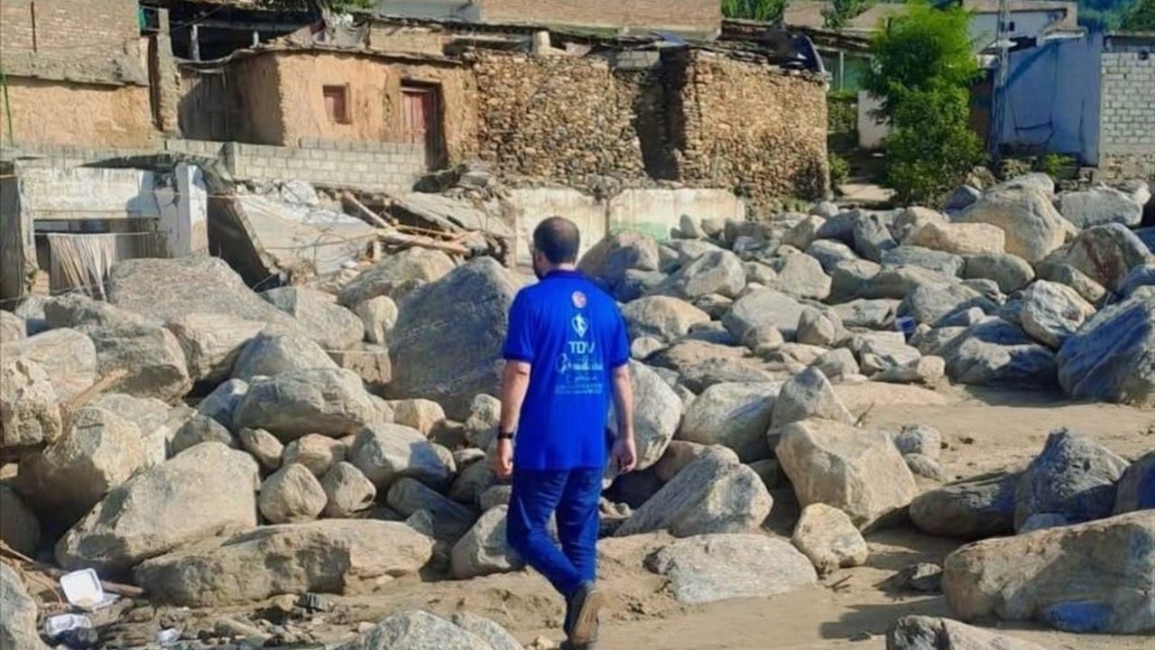 TDV'den Pakistan'daki Afetzedelere Yardım Eli