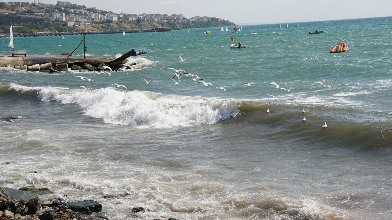 Tekirdağ'da Poyraz Deniz Ulaşımına Engel Oluyor