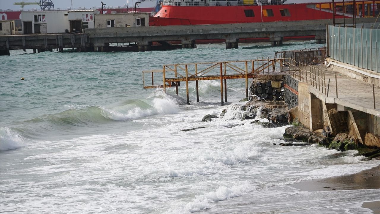 Tekirdağ'da Poyraz Deniz Ulaşımını Olumsuz Etkiliyor