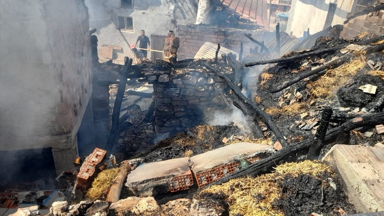 Tokat'ta Yangın Felaketi: Ev ve Samanlık Kullanılamaz Hale Geldi