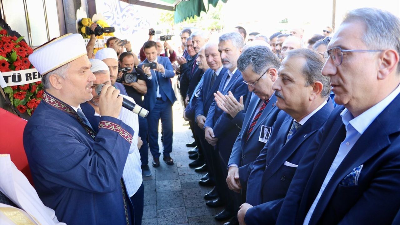 Trabzon'da Hasan Melek Son Yolculuğuna Uğurlandı