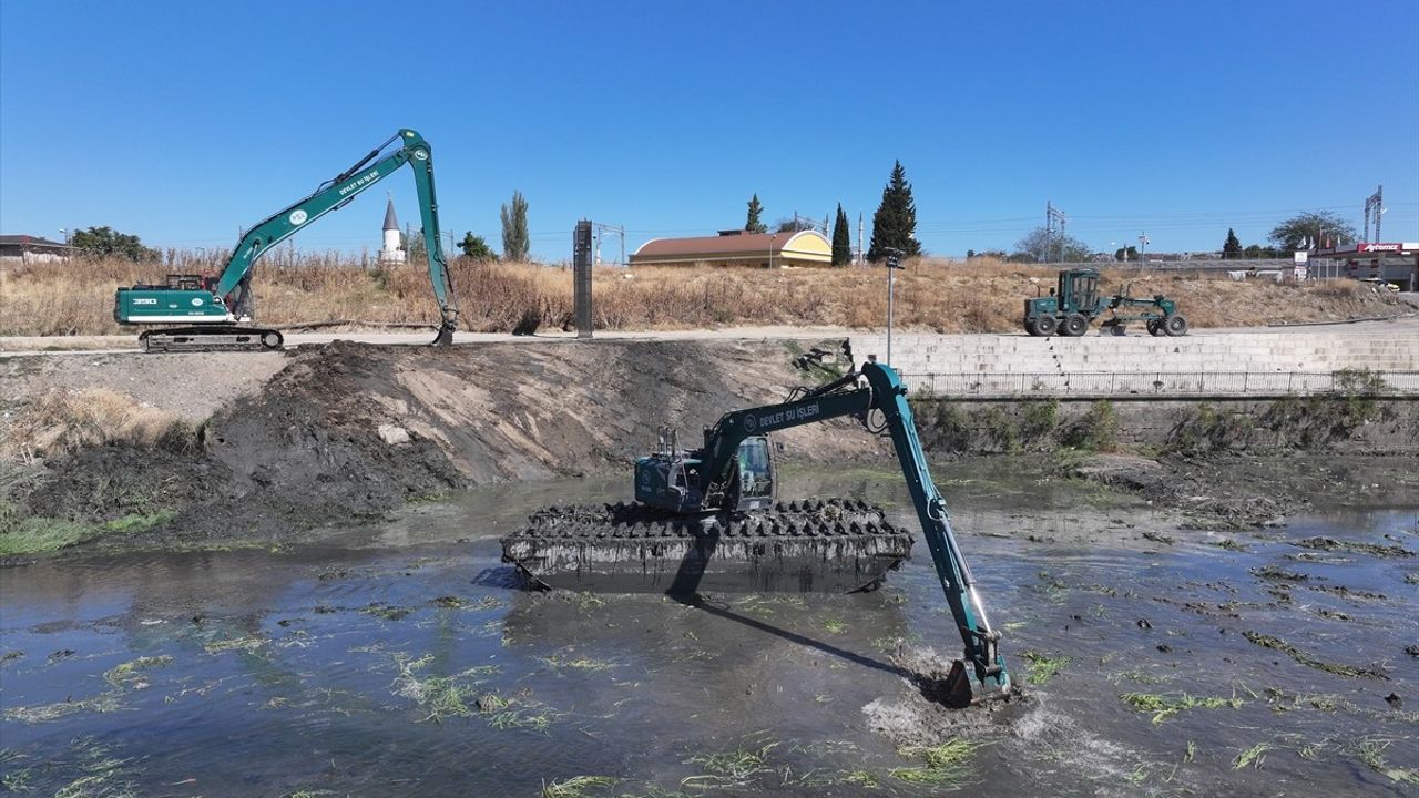 Tunca Nehri'nde Temizlik Çalışması Başlatıldı