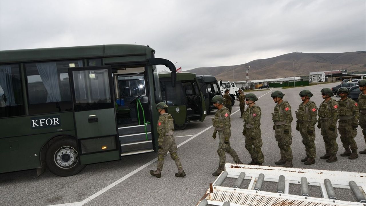 Türk İhtiyat Taburu Kosova'ya İntikal Etti