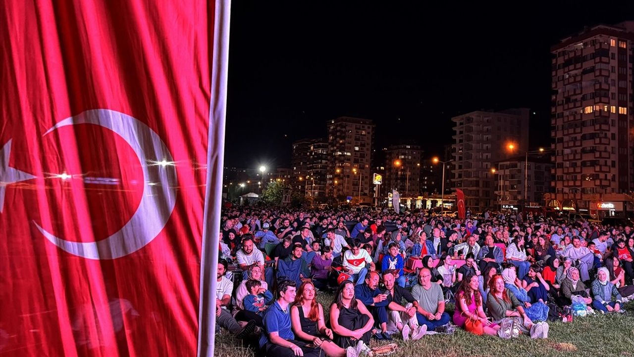 Türkiye-Almanya EuroBasket 2025 Finali Rize'de Coşkuyla İzlendi