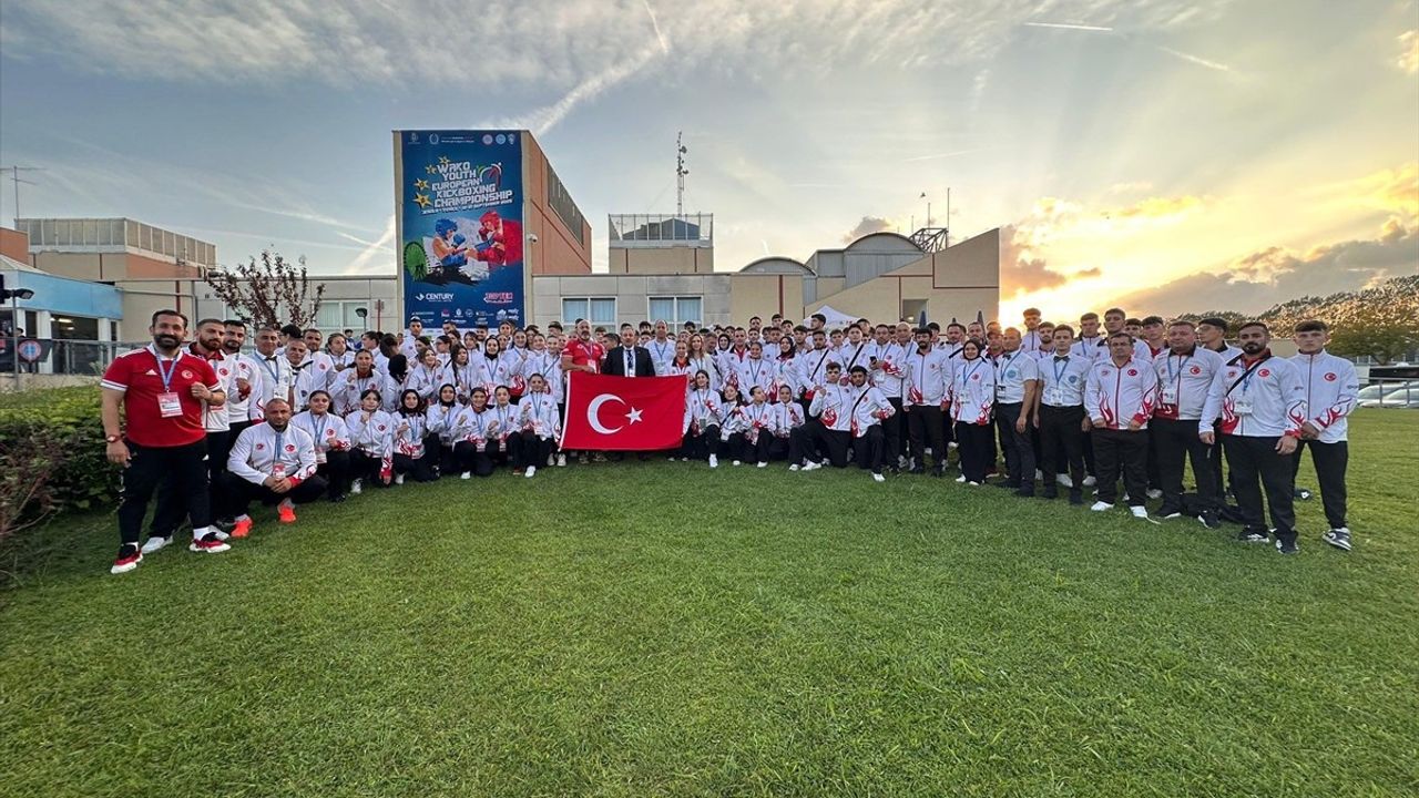 Türkiye'nin Genç Kick Boksçuları Avrupa'da Şampiyonluk Kazandı