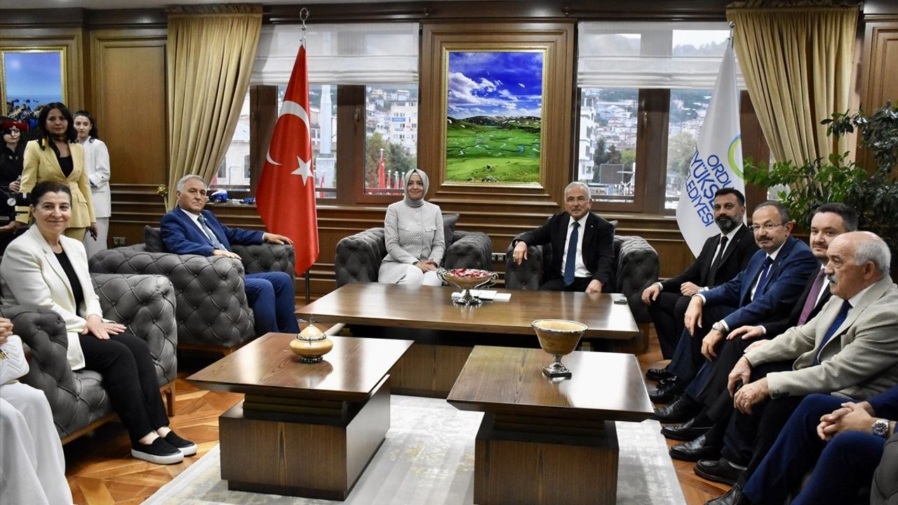 Türkiye'nin Gençleri için Yeni Bir Yüzyıl Hayali